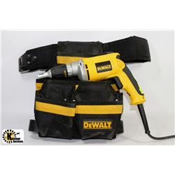 DEWALT DW272 VSR DRYWALL SCREW GUN W/ TOOL BELT