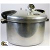 Image 1 : PRESTO PRESSURE COOKER