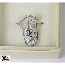 STERLING SILVER CUBIC ZIRCONIA FLOWER DESIGN NAIL