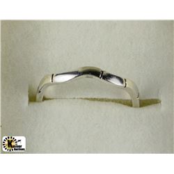STERLING SILVER STRIPE DESIGN RING 1.81G