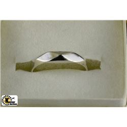 STERLING SILVER GEOMETRIC PATTERN RING (1.97G)