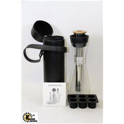 WHITE WINE CARAFE & WINE BOTTLE CARRYING CASE