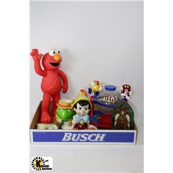 FLAT OF ASSORTED COLLECTIBLES