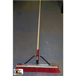 LARGE USA PUSH BROOM
