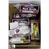 Image 1 : COLLECTIBLE NASCAR NEW IN BOX SHAPED SALT & PEPPER
