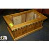 Image 1 : CEDAR PLANTER BOX  22"X13"X10"