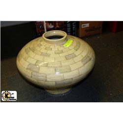 LARGE PORCELAIN VASE