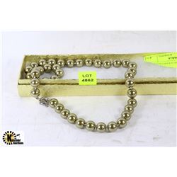 17-LIGHT GREEN SEASHELL PEARL NECKLACE