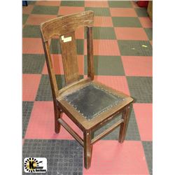 VINTAGE SOLID OAK SIDE CHAIR