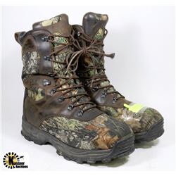 CAMO BOOTS SIZE 13