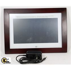 DIGITAL PICTURE FRAME WITH CORDS