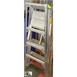 ALUMINUM 4' LADDER