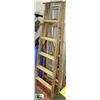 Image 1 : WOODEN 6' LADDER