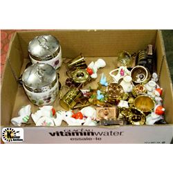 FLAT OF KNICK KNACKS