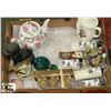 Image 1 : FLAT OF ESTATE PERFUMES, SHAMPOOS, ORNAMENTS, ETC
