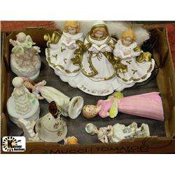 FLAT OF FIGURINES INCLUDING JOY TO THE WORLD LAMP