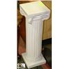Image 1 : WHITE PEDESTAL