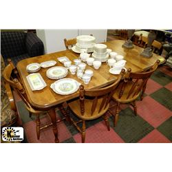 MAPLE TABLE WITH 2 LEAFS & 5 MAPLE SIDE CHAIRS
