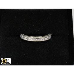 GEMSTONE STUDDED .925 SILVER BAND - SIZE 7
