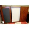 Image 1 : PRESENTATION CASE WITH WHITE BOARD 48"X5.5"X48"