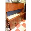 Image 1 : 4 DOOR HUTCH SOLD W/ 2 DOOR CABINETS