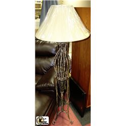 FLOOR LAMP