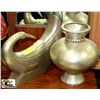 Image 1 : SET OF SILVER LEAF SWAN AND VASE HOME DECOR