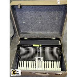 VINTAGE HOHNER CONTESSA II,120 BASE ACCORDIAN