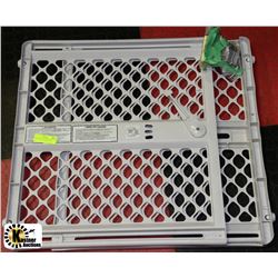 BABYGATE WITH HARDWARE