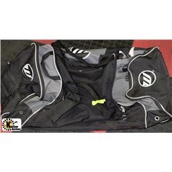 WINNWELL HOCKEY BAG WITH WHEELS