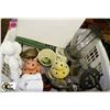 Image 1 : BASKET OF GARDEN ORNAMENTS