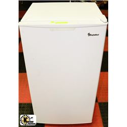 PREVIOUSLY ENJOYED MAGIC CHEF BAR FRIDGE