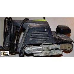 BLACK & DECKER SANDER