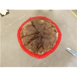 ANIMAL PELT - BADGER - HAS HEAD - FINISHED UNDERSIDE - 34" DIAMETER NECK TO TAIL