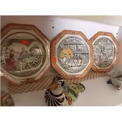 VINTAGE COLLECTOR PLATES - ADAM ENGLAND - CHARLES DICKENS IMAGES - WITH METAL PLATE HOLDER - 3 TTL