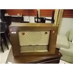 VINTAGE MANTLE RADIO