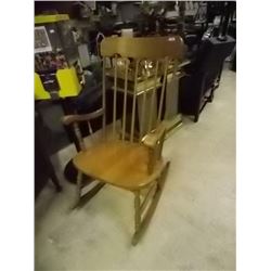 VINTAGE OAK ROCKING CHAIR