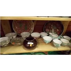 SHELF LOT OF COLLECTABLES