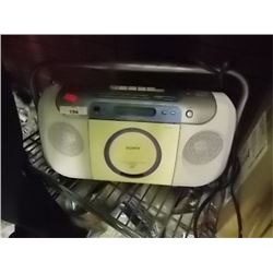 CD/CASSETTE PLAYER