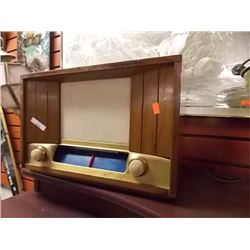 VINTAGE MANTEL RADIO