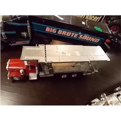 TRACTOR TRAILER TRUCKS - SCALE MODEL - CAR HAULER