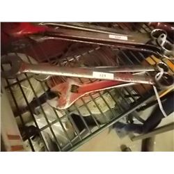 BUNDLE OF WRENCHES