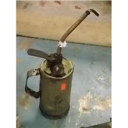 VINTAGE OIL CAN