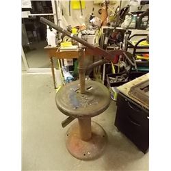 METAL TIRE BENCH WITH LOCK