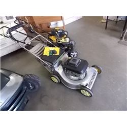 LAWN MOWER  - JOHN DEERE 14SE - SELF PROPELLED - REAR BAG - 4.5HP 5 SPD - 21 " CUT - INCLUDES CHARGE