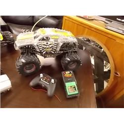 REMOTE CONTROL MONSTER TRUCK, REMOTE & BATT - STR
