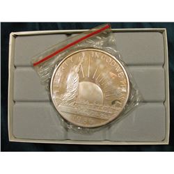 1986 Statue of Liberty  "One Pound Fine Silver .999", In original felt-lined box of issue.
