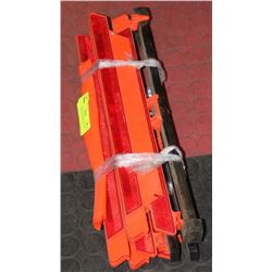 METAL HIWAY TRIANGLE FLARES WITH 2 FLAGS