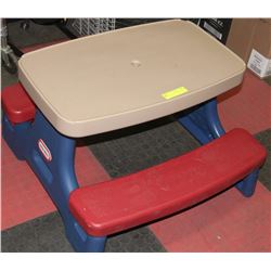 CHILDRENS LIL TIKES PICNIC TABLE