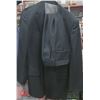 Image 1 : BOSS SUIT JACKET & PANTS SIZE 50